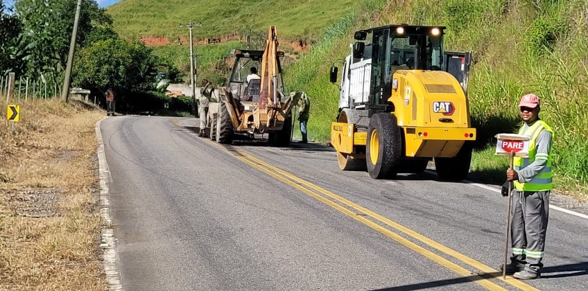 Prefeitura de Rio Claro realiza tapa-buracos na RJ-155 para amenizar riscos a motoristas